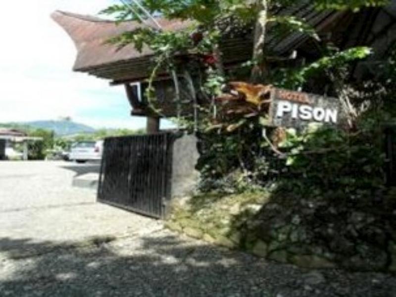 Hotel Pison Rantepao Buitenkant foto